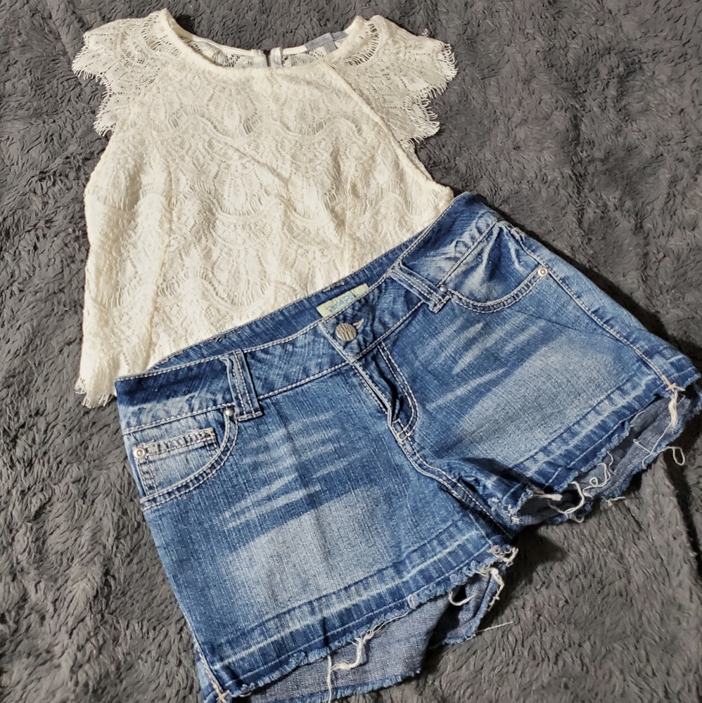 Junior's jean shorts